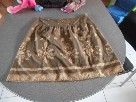 Rokje over knie maat 38/40 €1,-